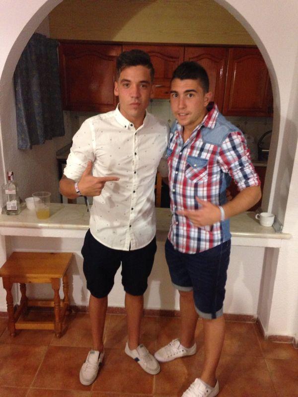 d_heredia7's tweet photo. Muxas batallas juntos y que no paren jajajaja buenas vacaciones juntos tt @IvanPastor_10 http://t.co/hrcFwjCtX0
