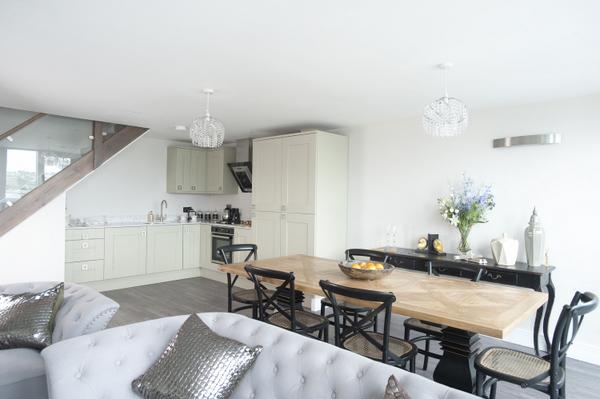 Ocean Crescent tweet media