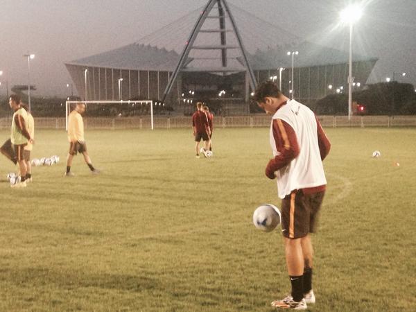 OfficialASRoma's tweet photo. Buon pomeriggio da Durban! Oggi per i ragazzi di Alberto De Rossi primo allenamento in Sudafrica! #RomaDurban http://t.co/UARYZYDdpj