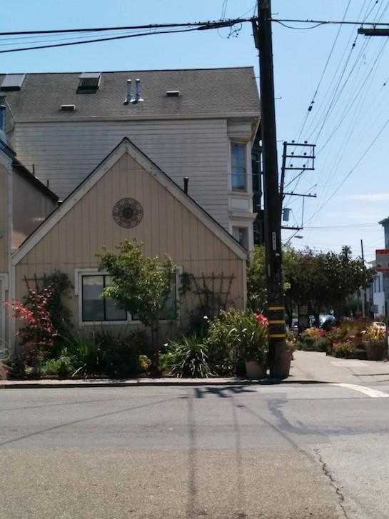 wearebcn's tweet photo. Café du Soleil, cafetería que me recuerda a las de España y un paseo por Hayes Valley. http://t.co/ttAsFdUUQw http://t.co/unrGQP9MaT