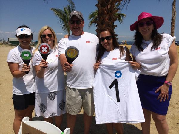 StaceytAPS's tweet photo. Beach training talking about our 1 degree of difference. #myjobsmorefun #zoneonerocks http://t.co/M2b4rOVN7R
