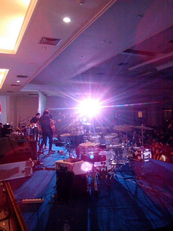 on stage now <a href="/felix_dAve/">Dave Warren Felix</a>  feat <a href="/nissanfortz1/">Nissan Fortz</a> &amp; budi panasdalam