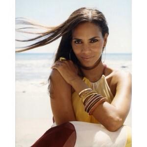 Happy birthday to me & the amazing Halle Berry       