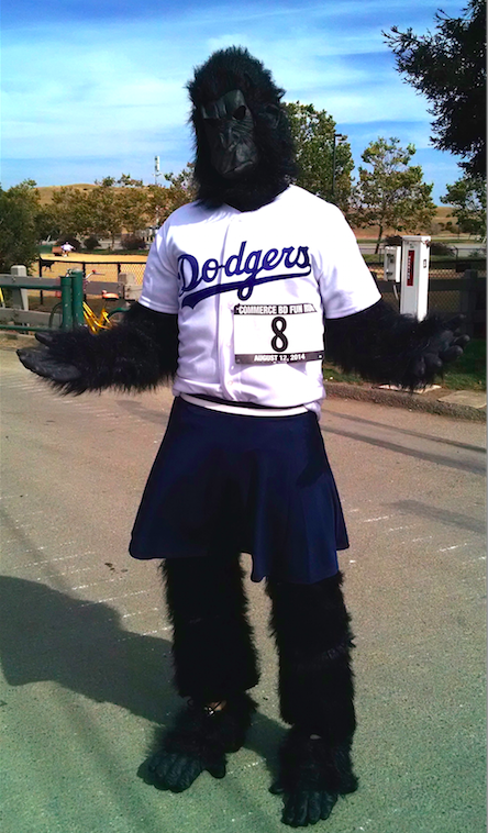 a bet is a bet...longtime Giants fan pays his debts to Dodger fan, but not w/o a little #giantspride #8 <a href="/hunterpence/">Hunter Pence</a>