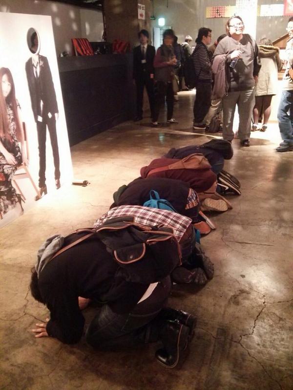 品水 あかり 渋谷凛p Rt Housetea 小松未可子のパネルに土下座してる人 去年みたなぁ 写真ないけど Http T Co Eq6fngdrzh