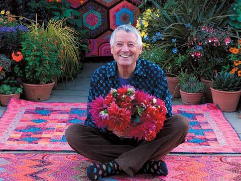 Patchworkworlds's tweet image. En este día de hoy me apetece poder presentaros al señor Kaffe Fassett.
patchworkworlds.com/patchwork-worl…