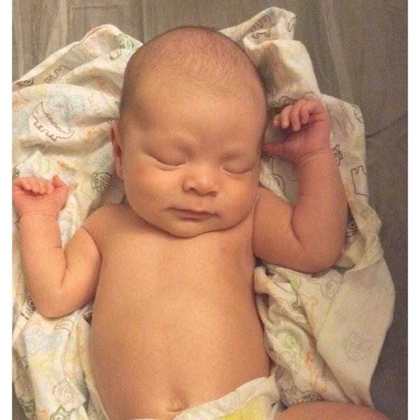 _OohLaLaura_'s tweet photo. My #baby is SIMPLY ADORABLE ! ❤️little Mason ❤️ #newborn #4weekold #cutebaby http://t.co/960gPI4M3Z