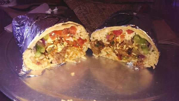 jarmad92's tweet image. Steak burrtio from Chipotle!! 1,000 cal #FBS #fatboyproblem