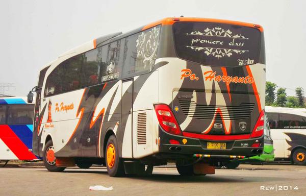 egar_neoplan's tweet photo. HR 106 "Lamborghini" membelok.. @BismaniaOrg @BMC_Masdusel @BMC_Banten @SukaFotoBis @Haryanto_Mania http://t.co/Cp2SvKvvDT