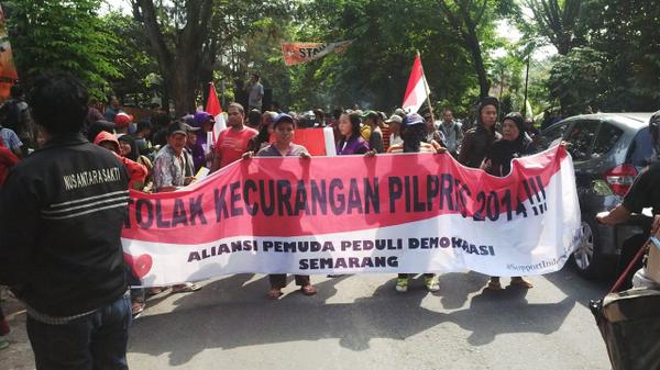 10.Aksi ini adl pengobar semangat pemuda Indonesia serukan tuntut keadilan #Pilpres2014 #RakyatBergerak <a href="/cumarachel/">rachel maryam</a>