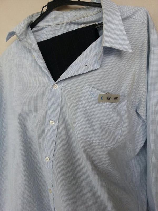 こいつ制服忘れとるわ
アホやwww