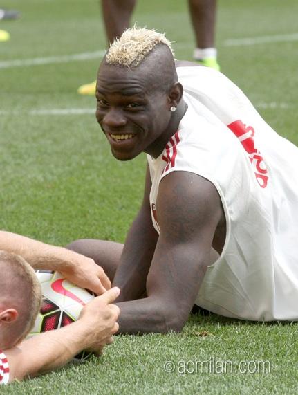 Ciee sama :p kita jodoh? :v Happy Birthday 24 Tahun Mario Balotelli AC Milan Italia
