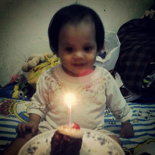 Ayu_1581's tweet photo. Khayla b'day,,, http://t.co/VEjkIOnRLV