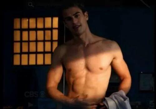 allthingsfourIG's tweet image. Good Morning...#theojames #divergentseries #tobiaseaton #four
