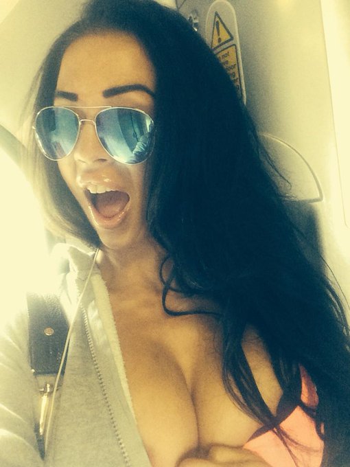 Flash ahhhh #flashing #train #tits #publicplace oopsie !!! Lol http://t.co/yxqYmdAhil<a href="/tag/flashing"class="tags">#flashing</a><a href="/tag/train"class="tags">#train</a><a href="/tag/tits"class="tags">#tits</a><a href="/tag/publicplace"class="tags">#publicplace</a>