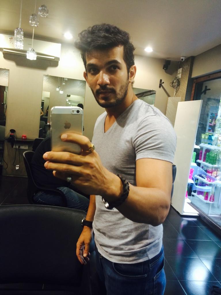 Naagin actor Arjun Bijlani rubbishes rumours of collapsing on the sets -  Times of India