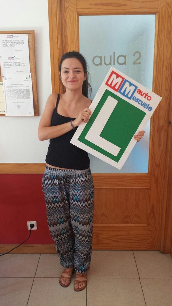 Enhorabuenaaaa Laura @doudoudoudoudot ya con tu carnet de conducir aprobado! A disfrutarlo este verano!