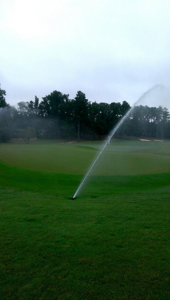 lsgcm's tweet photo. Granular fertilizer being applied today. Carts off the path 90° http://t.co/1pIJLiv0UM