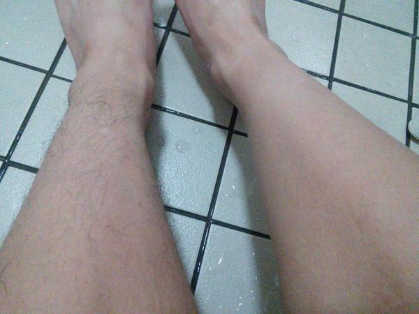 おきく Eng対応1121まで すね毛片方だけ剃ってみた どっちがいいんですかね すね毛ありならrt なしならふぁぼでお願いします 人 Http T Co Onj1v2xfeg Twitter