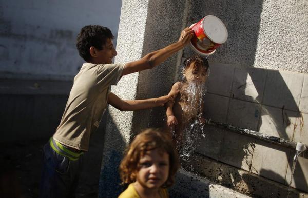 khawajaNNInews's tweet image. Photo of the Day: ‘Oh rascal children of #Gaza’
Having 2 be a Mom to your little ones
#SupportForGaza  http://t.co/ZzflboGJvi"