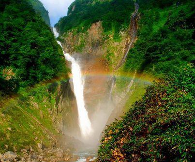 ট ইট র 絶対行きたい 日本の絶景 称名滝 富山県にある日本一大きな滝 落差は約350mあり 水量が多く 水しぶきを浴びながら見る滝は迫力満点 T Co Hz0ggxet5a