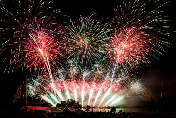 1PCSWEB's tweet photo. @JamesTLowe 3 photos from Belvoir Castle on Saturday night. Great Fireworks I will definitely go again next year http://t.co/ra7CoRFSlc