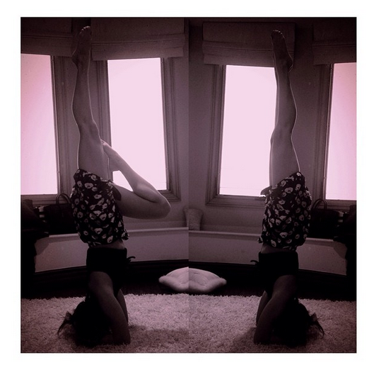 nessallgdrr's tweet photo. "@VanessaHudgens: Just chillin upside down #headstand http://t.co/ZkiNmfluyx"
