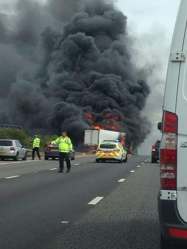 Spaniel20's tweet image. @PennyMordauntMP 
Fire in your constituency today. Portsmouth ground to a halt for 4 hours. Time to talk?