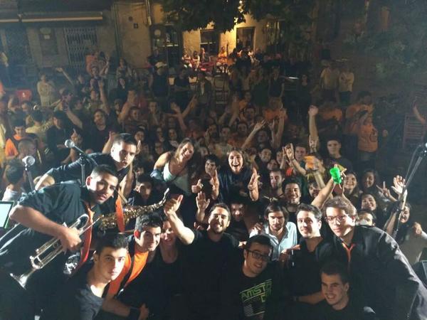 gran_band's tweet photo. Festa major Sant Llorenç de morunys! Impressionant!!! Gran public! http://t.co/IQWxKPuZaV