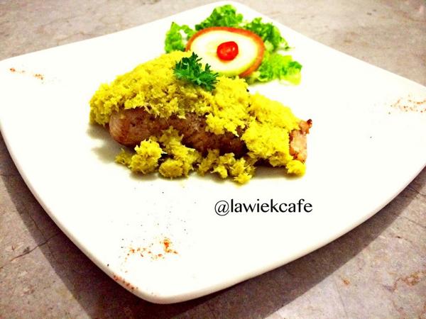 lawiekcafe's tweet photo. Lawiek special Panggang Pacak. Perfect for your dinner. Yum! http://t.co/ZS0NAuEi16