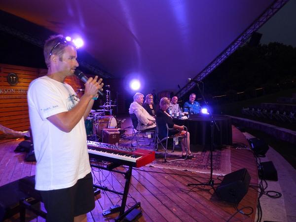 AlexBielak's tweet image. @foodbloggersCA help support @nedbell as he has no/few events for next 2 weeks. Met him @CDNTable #ACT2014 #props