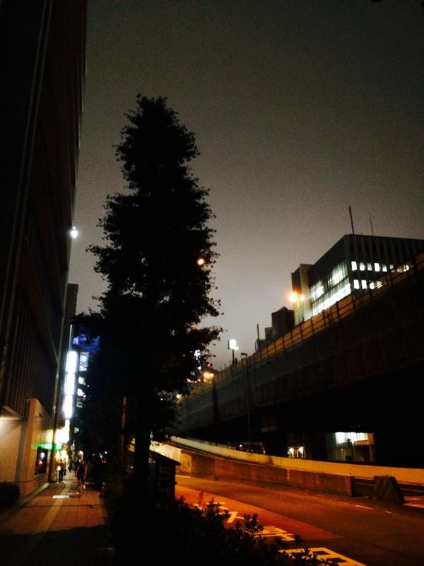 渋谷に近付くにつれて確実に空が白んできてる
