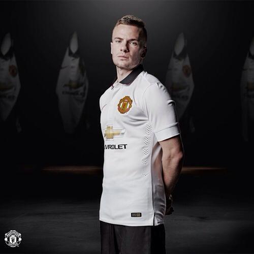 Yooo yooo yoooo.... Happy birthday mabroooo. Tom Cleverley sekarang udah 25 taun yoooo. Suiiit suiiiit~ 