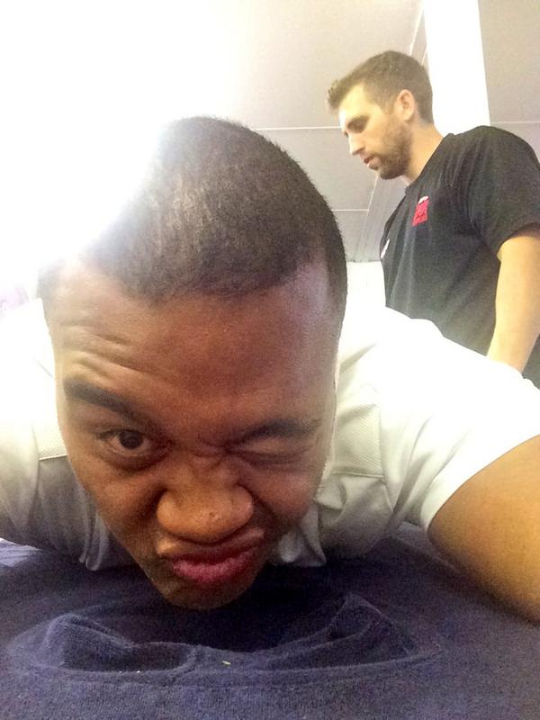 TaioneVea's tweet photo. Thanks man mountain @adey_hd doing overtime to keep my body together for the season ahead #SmallMan #PoorChat #2iC 😂 http://t.co/WvW4fjl65j