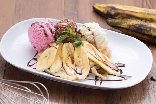Ngidammmm sama menu yang satu ini: Canai Banana with Triple Ice Cream <a href="/mamakkitchen/">Mamak Kitchen</a>
