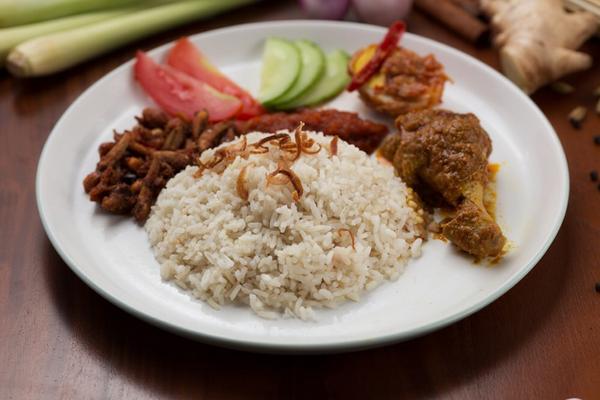Nasi Lemak Chicken Curry .. Sedapnya makanan khas Malaysia <a href="/mamakkitchen/">Mamak Kitchen</a>