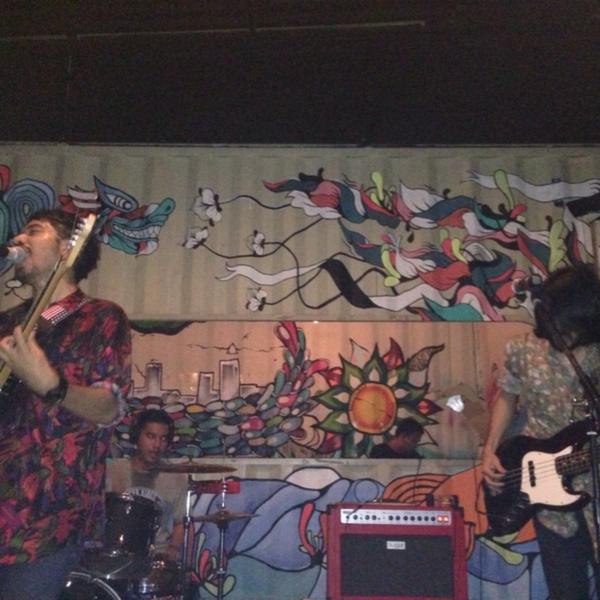 Buat yang nyari band baru nan syedap bisa coba cek <a href="/TheElephantKind/">THE ELEPHANT</a>, Holyshit banget nih, ciamik!