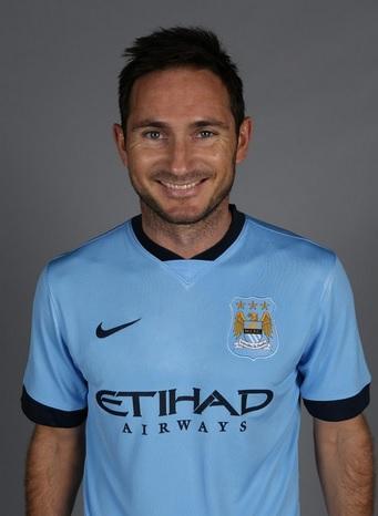 FootballTalkHQ's tweet photo. Frank Lampard in a Manchester City kit. Not a good sight for Chelsea fans. http://t.co/Bgxph6WbeK