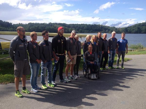 Teknikern6's tweet image. Sponsorsamling med 13 roere som skal til VM.Bra folk,god stemning og topptrente maskiner.Lykke til! #rovm #nrksport