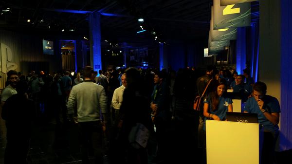 Les gens arrivent pour la conf Sony. jvt8.com/n73972 via <a href="/JVCom/">JV - Jeux vidéo</a>