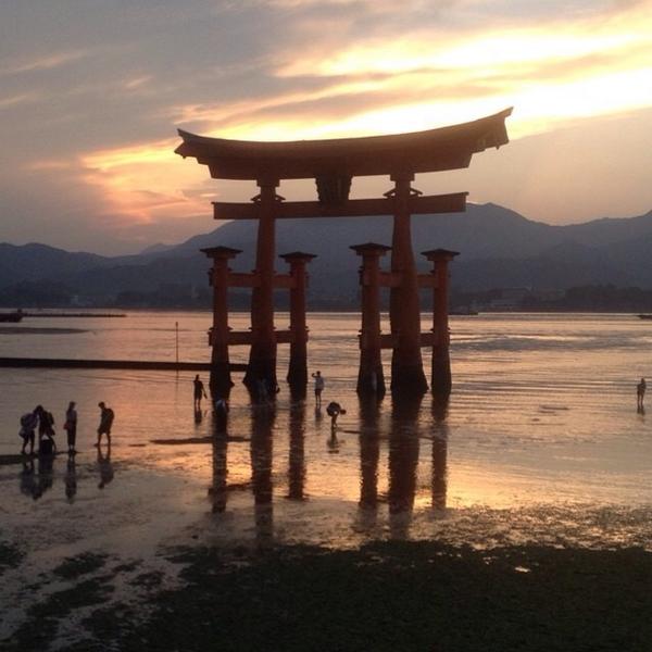 Lalgisi's tweet image. Floating Torii at Miyajima. @VaunWilmott .... No words