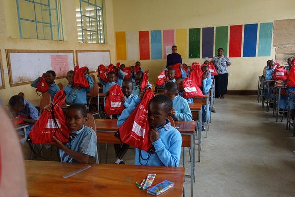 Kits_for_Kids's tweet photo. Happy #InternationalYouthDay ! Our #kitsforkids help to improve #health in children around the world @projectcure http://t.co/sW0IkTjyrY