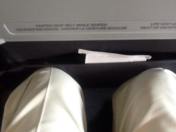 robinwickson's tweet photo. @aircanada on a rouge flight. 5 foot 7. Nice leg room #aircanada http://t.co/fHQcQS7KAM