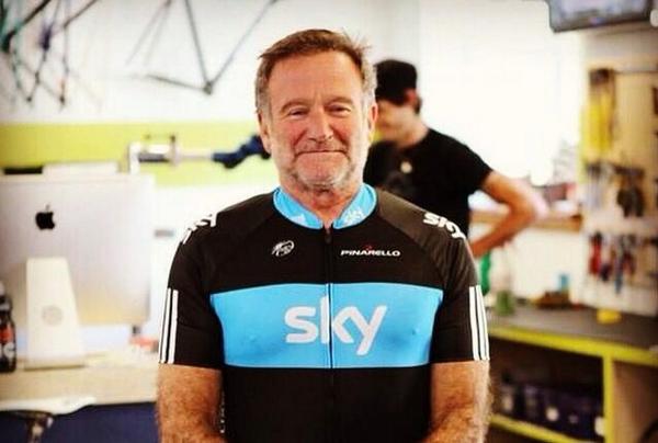 RobinWilIiams_'s tweet photo. The next time you hear thunder, that's #RobinWilliams making God and our loved ones in heaven laugh out loud! http://t.co/Sq5zS8cVN6