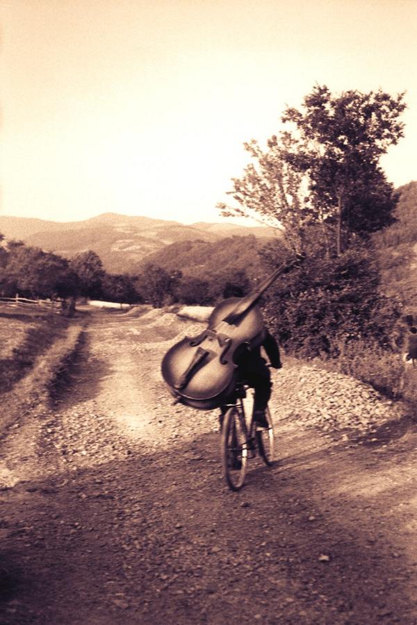 DANIROVIRA's tweet photo. Cambiar de lugar siempre que sea necesario...pero siempre la música encima. http://t.co/I3GeEGkZZZ