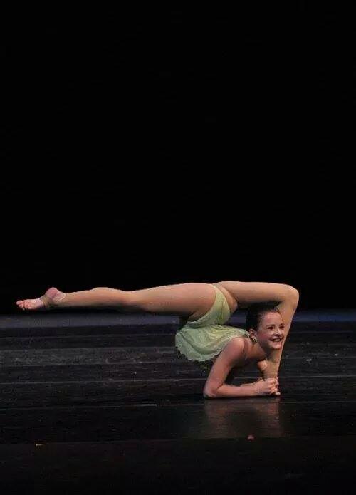 kellyhyland's tweet photo. “@LoveIs_CrazyYo: @dancemomkelly  Miss her 😄 http://t.co/BFJIlwK5Lp”your so sweet