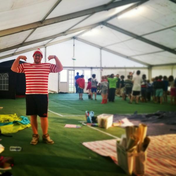 WildChildMini's tweet photo. Wild n Whacky in full swing! @detlingsummer #warmupswithwally http://t.co/je3UQtxGOA