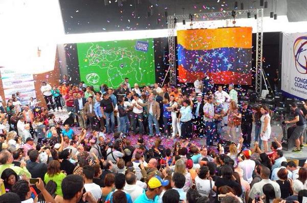 VENTEPORTUGUESA's tweet photo. “@MariaCorinaYA: Arranca el #CongresoCiudadano por la reconstrucción nacional!!! Vamos a transformar a Venezuela http://t.co/5j21rAQtj0”