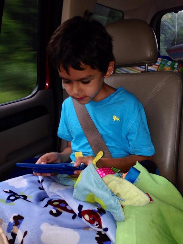 TaggiesBaby's tweet photo. Taggies makes the best travel companion. #TaggiesTuesday http://t.co/4vqlzZck6q