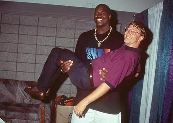 iHistorico's tweet image. Shaquille O’neal y Bill Gates.